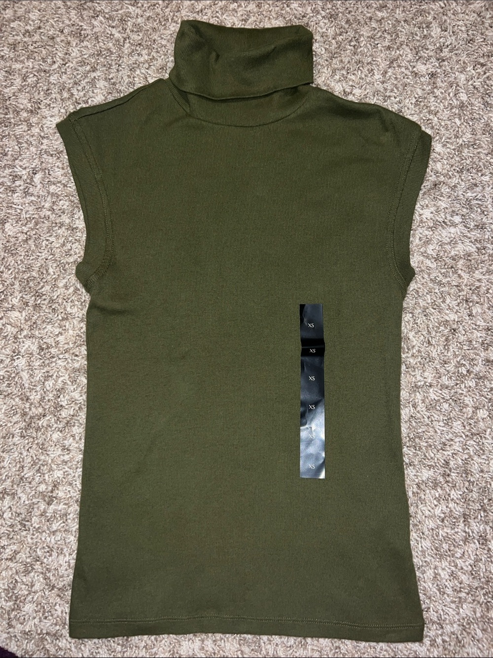 NWT! Sleeveless Mock Sleeve Turtleneck Top - Olive Green Sz XS